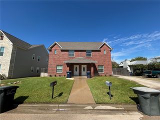 401 Live Oak Street B, College Station, TX 77840