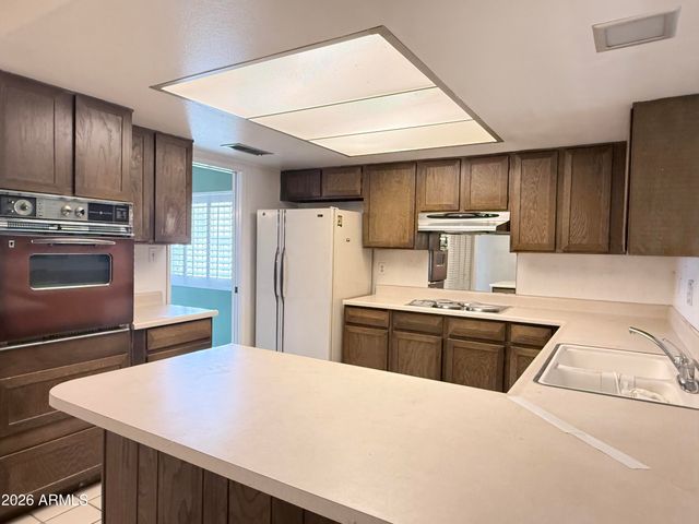 4525 W GARDENIA Avenue, Glendale, AZ 85301