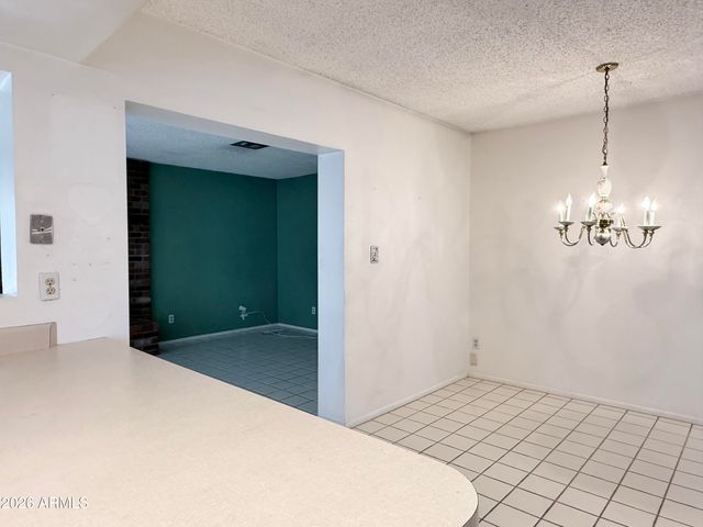 4525 W GARDENIA Avenue, Glendale, AZ 85301