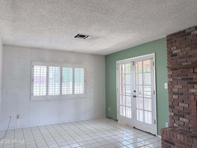 4525 W GARDENIA Avenue, Glendale, AZ 85301