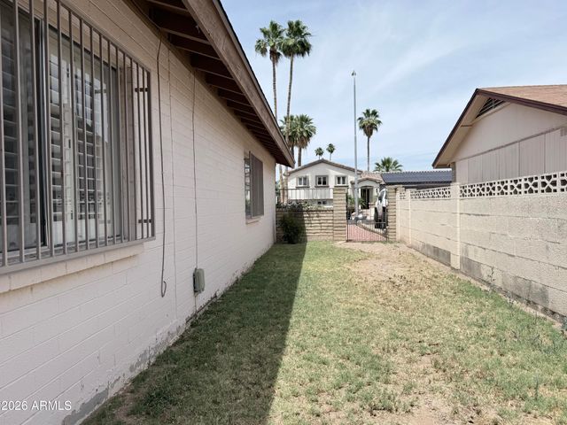 4525 W GARDENIA Avenue, Glendale, AZ 85301