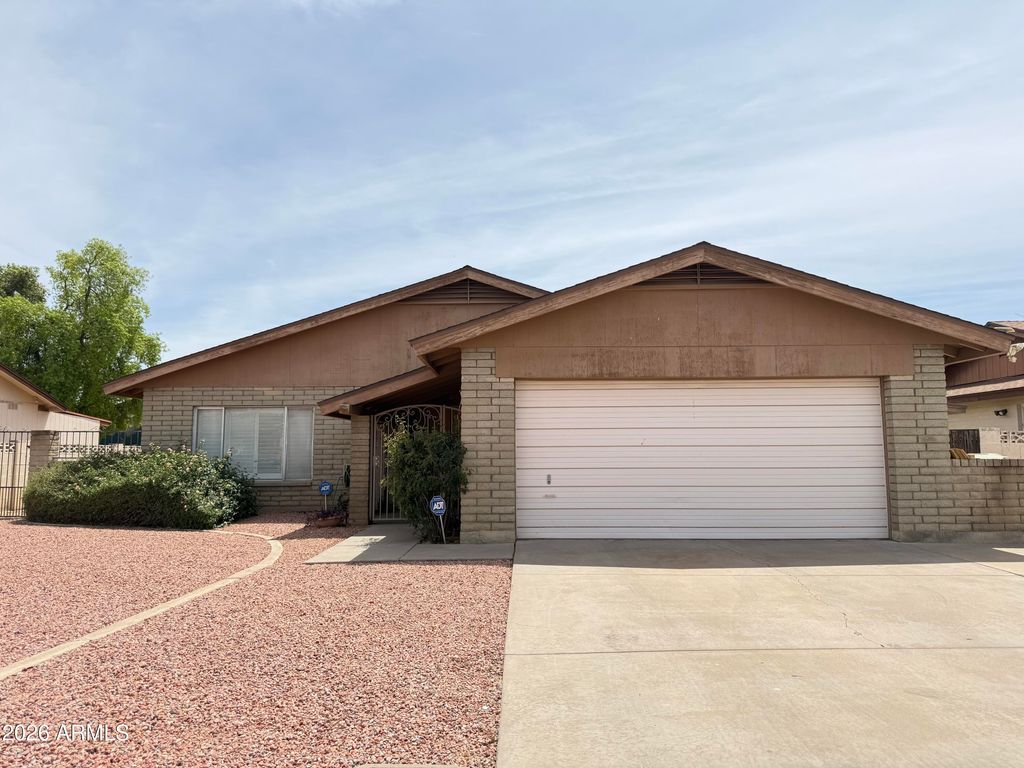 4525 W GARDENIA Avenue, Glendale, AZ 85301