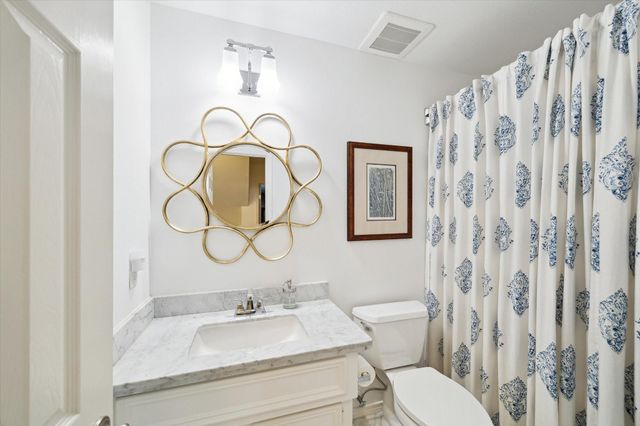 714 Redwing Place Drive, Houston, TX 77009