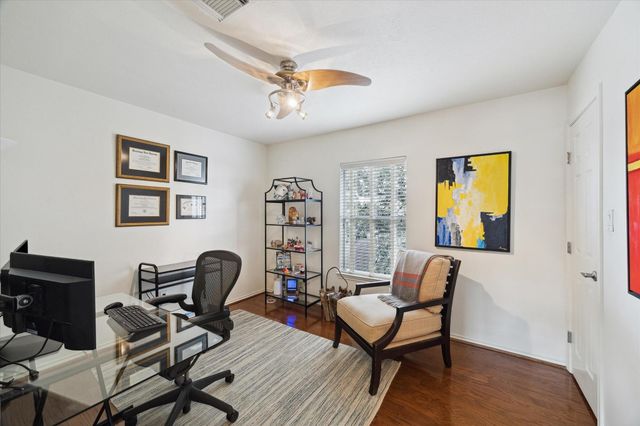 714 Redwing Place Drive, Houston, TX 77009