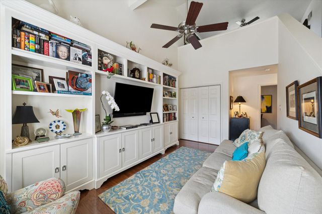 714 Redwing Place Drive, Houston, TX 77009