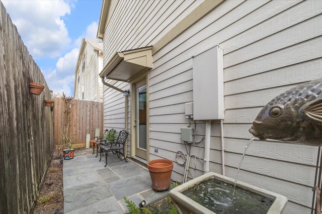 714 Redwing Place Drive, Houston, TX 77009