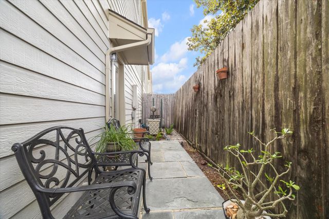 714 Redwing Place Drive, Houston, TX 77009