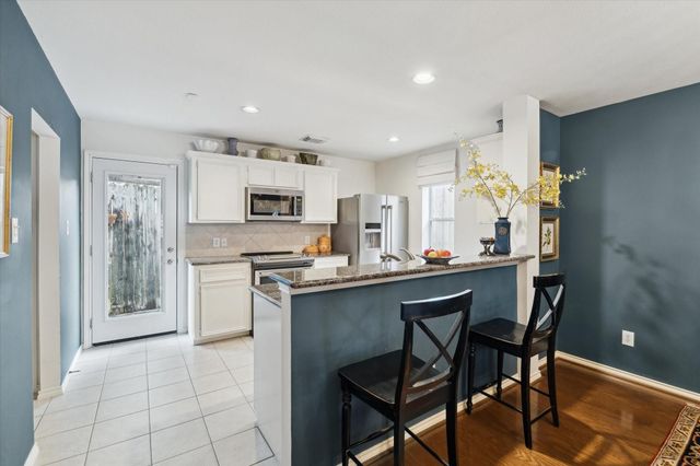 714 Redwing Place Drive, Houston, TX 77009