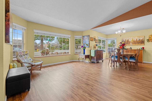 5301 Fairway Dr, Rocklin, CA 95677