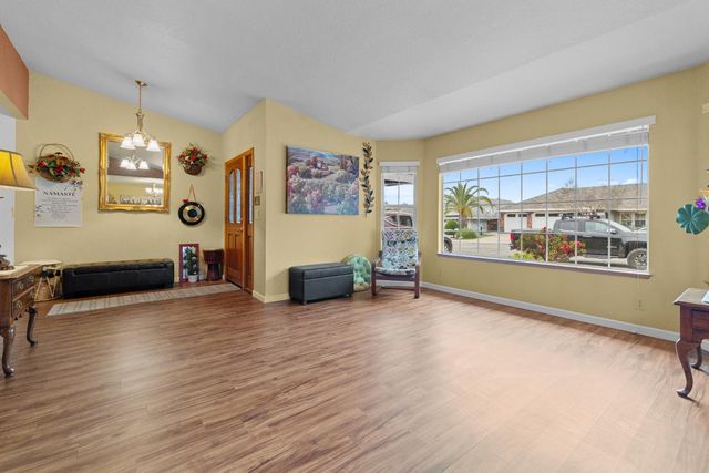 5301 Fairway Dr, Rocklin, CA 95677