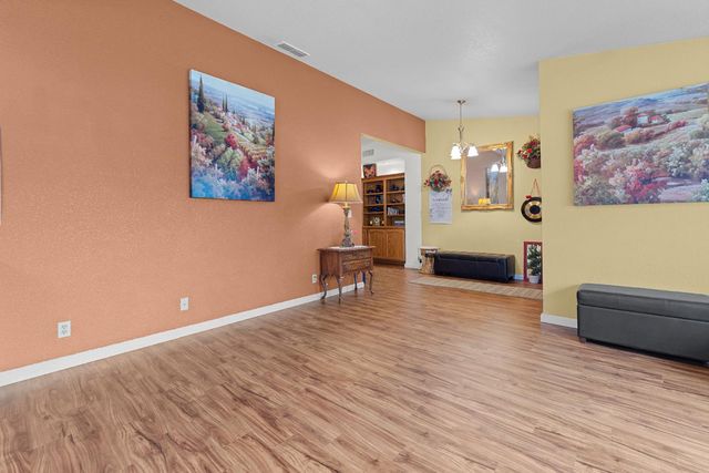 5301 Fairway Dr, Rocklin, CA 95677