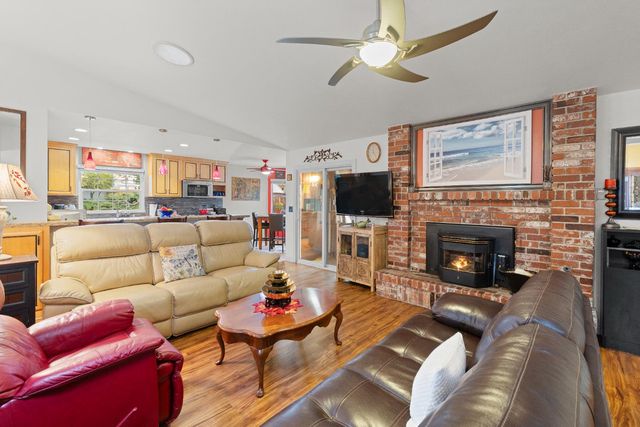 5301 Fairway Dr, Rocklin, CA 95677