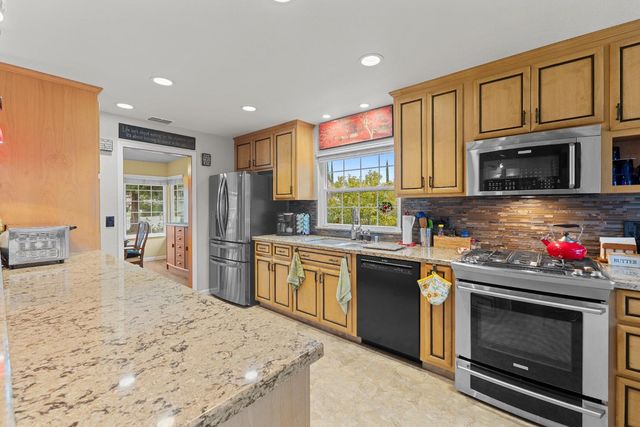 5301 Fairway Dr, Rocklin, CA 95677