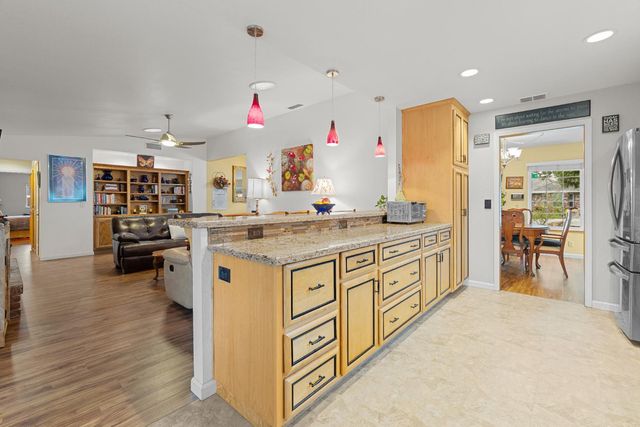 5301 Fairway Dr, Rocklin, CA 95677