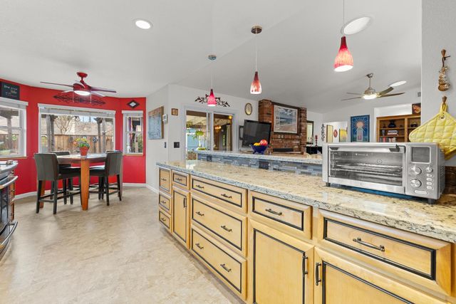 5301 Fairway Dr, Rocklin, CA 95677