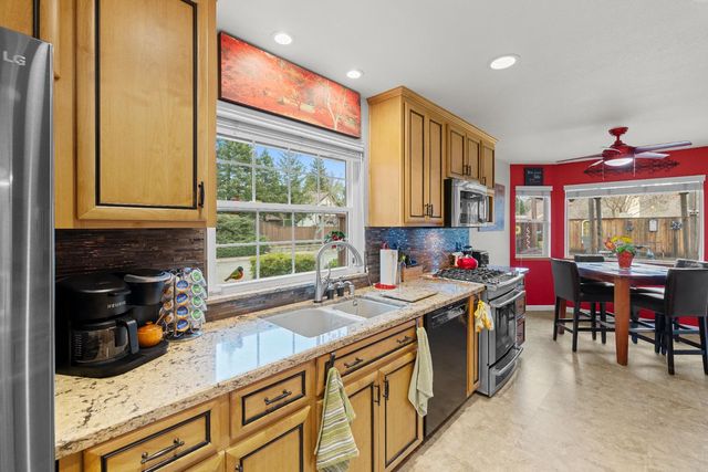 5301 Fairway Dr, Rocklin, CA 95677