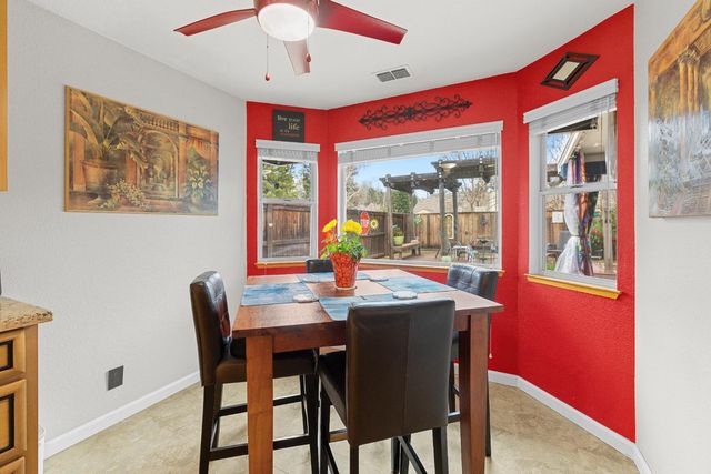 5301 Fairway Dr, Rocklin, CA 95677