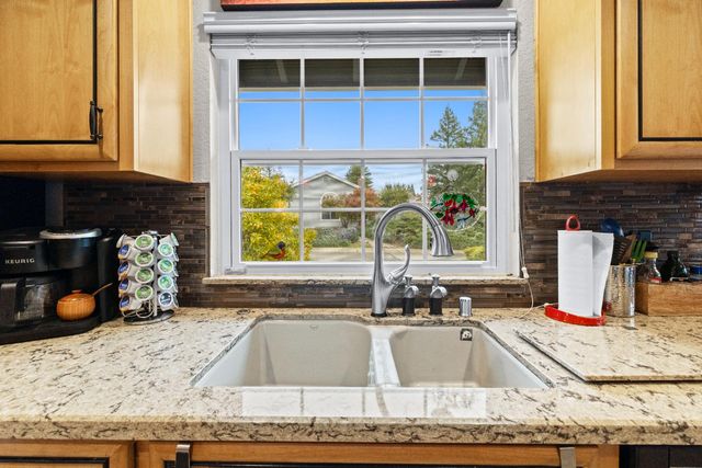 5301 Fairway Dr, Rocklin, CA 95677