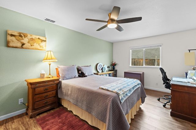 5301 Fairway Dr, Rocklin, CA 95677