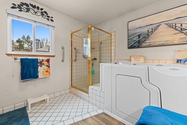 5301 Fairway Dr, Rocklin, CA 95677