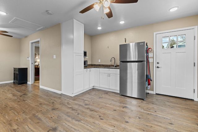 5301 Fairway Dr, Rocklin, CA 95677