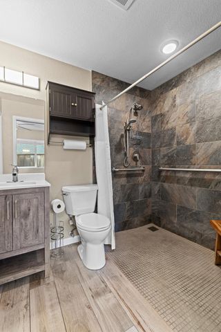 5301 Fairway Dr, Rocklin, CA 95677