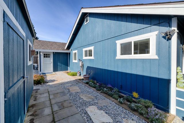 5301 Fairway Dr, Rocklin, CA 95677