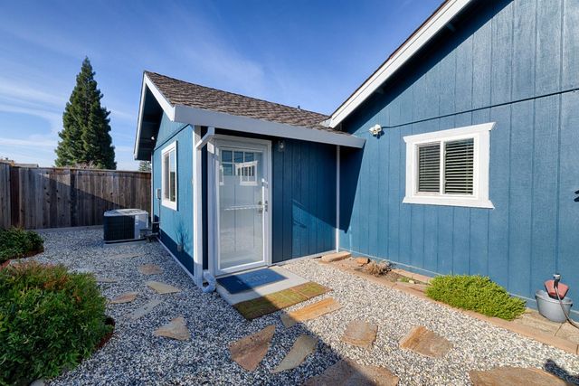 5301 Fairway Dr, Rocklin, CA 95677