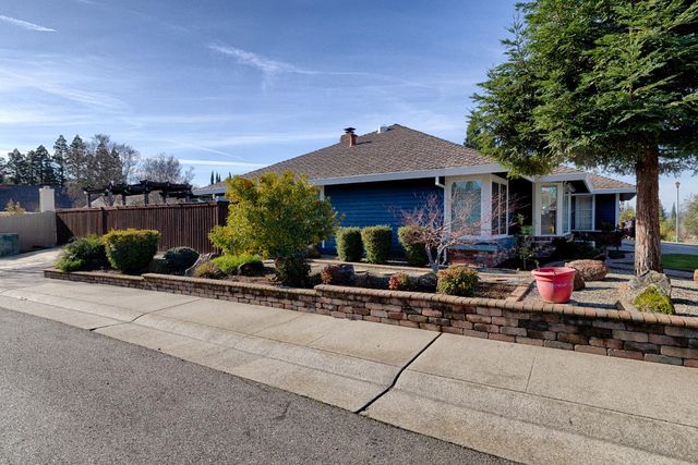 5301 Fairway Dr, Rocklin, CA 95677