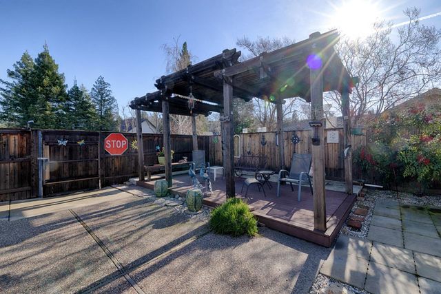 5301 Fairway Dr, Rocklin, CA 95677