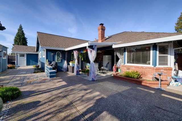 5301 Fairway Dr, Rocklin, CA 95677