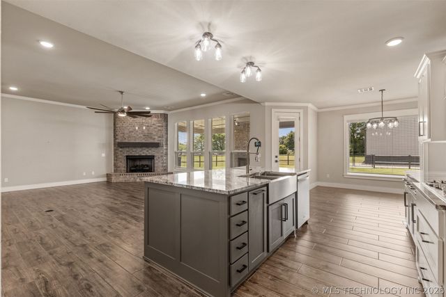 2920 Crosscreek Drive, Oologah, OK 74053