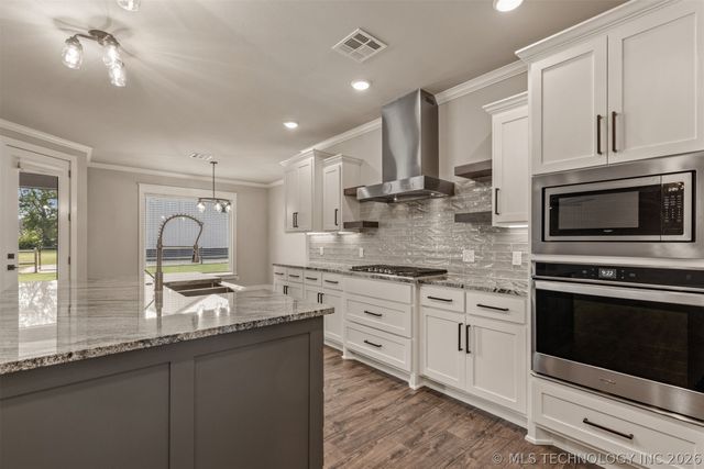 2920 Crosscreek Drive, Oologah, OK 74053