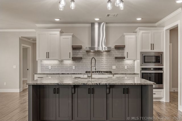2920 Crosscreek Drive, Oologah, OK 74053
