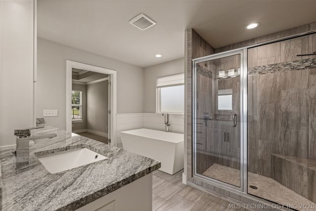2920 Crosscreek Drive, Oologah, OK 74053