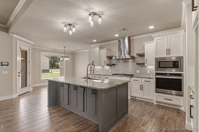 2920 Crosscreek Drive, Oologah, OK 74053