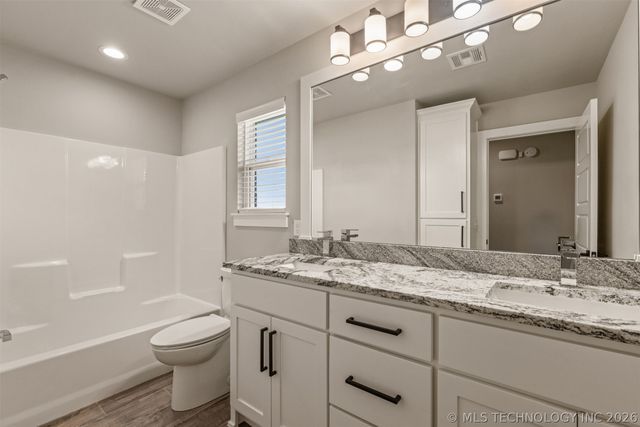 2920 Crosscreek Drive, Oologah, OK 74053