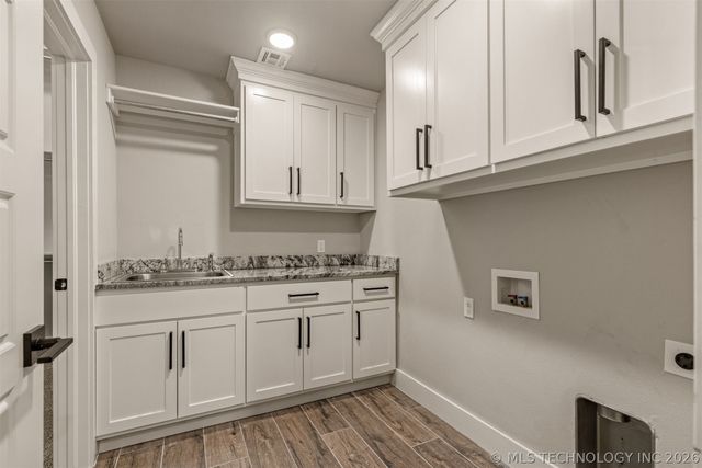 2920 Crosscreek Drive, Oologah, OK 74053