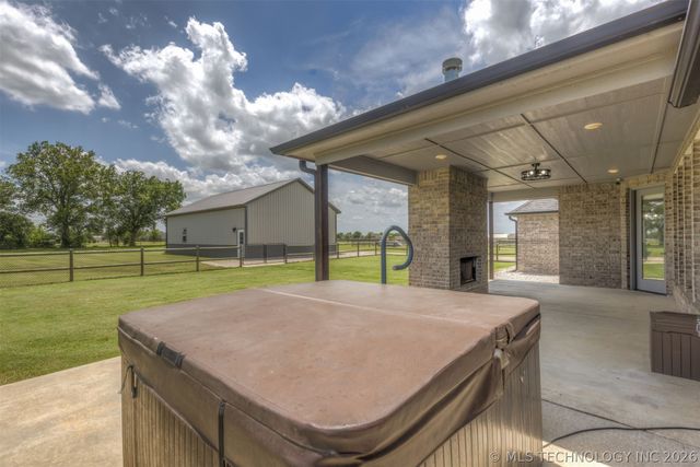 2920 Crosscreek Drive, Oologah, OK 74053