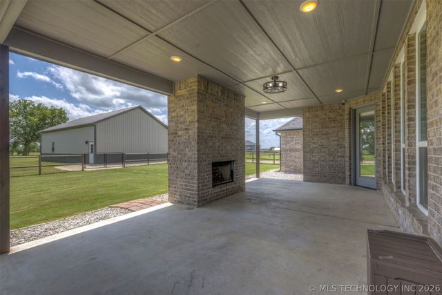 2920 Crosscreek Drive, Oologah, OK 74053