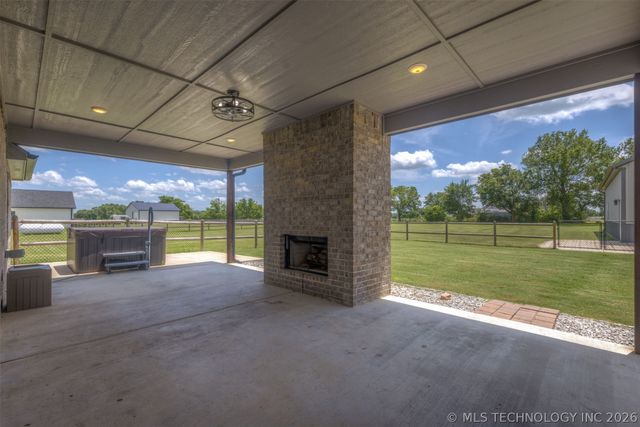 2920 Crosscreek Drive, Oologah, OK 74053