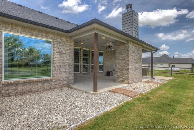 2920 Crosscreek Drive, Oologah, OK 74053