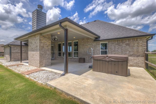2920 Crosscreek Drive, Oologah, OK 74053
