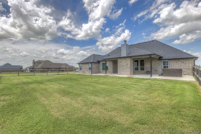 2920 Crosscreek Drive, Oologah, OK 74053