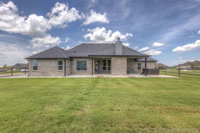 2920 Crosscreek Drive, Oologah, OK 74053