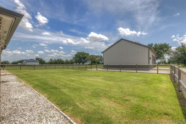 2920 Crosscreek Drive, Oologah, OK 74053