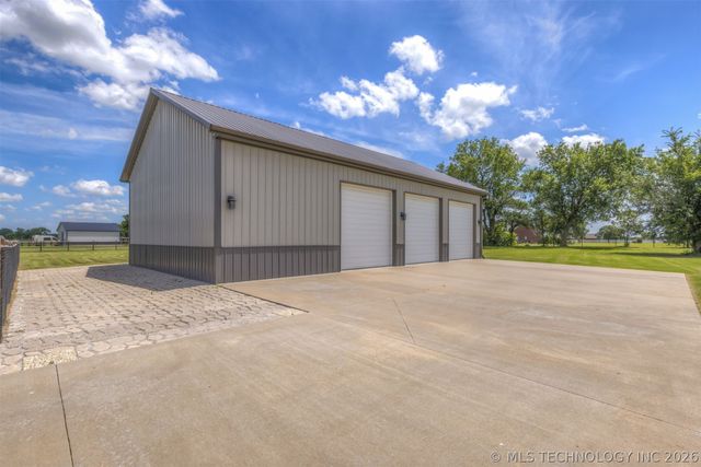2920 Crosscreek Drive, Oologah, OK 74053