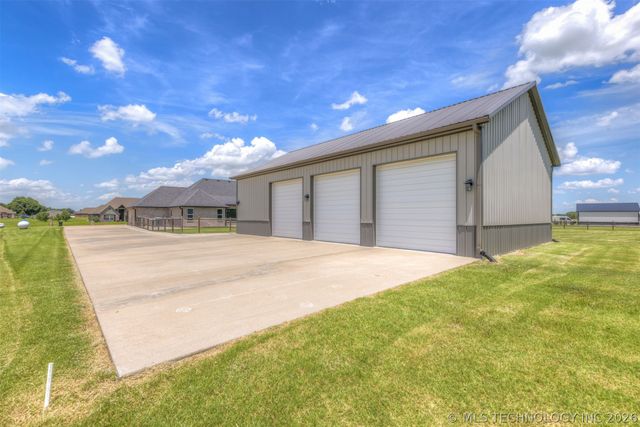 2920 Crosscreek Drive, Oologah, OK 74053