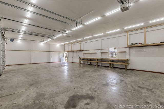 2920 Crosscreek Drive, Oologah, OK 74053