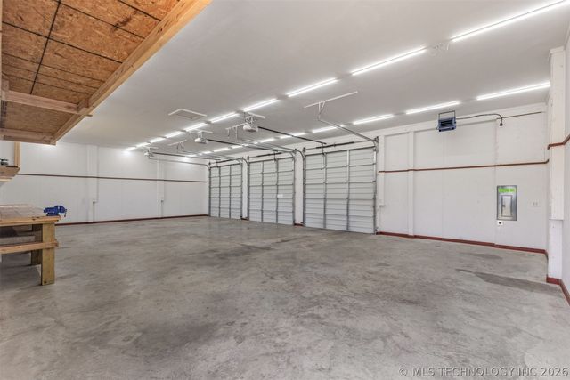 2920 Crosscreek Drive, Oologah, OK 74053